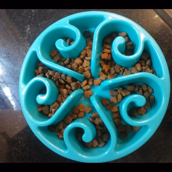 Love and Fun Shaped Pet Slow Food Cushion Food Grade Silicone Smell Slow Food Cushion Anti Choking and Easy to Clean Dog Feeder